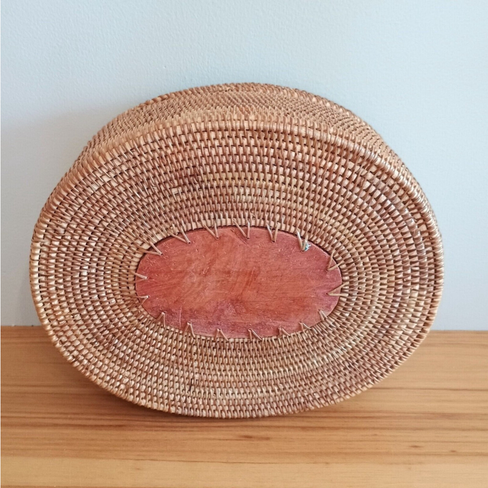 Vintage Woven Oval Rattan Basket W/ Carved Wooden Frog On Lid Indonesian - Picture 8 of 10